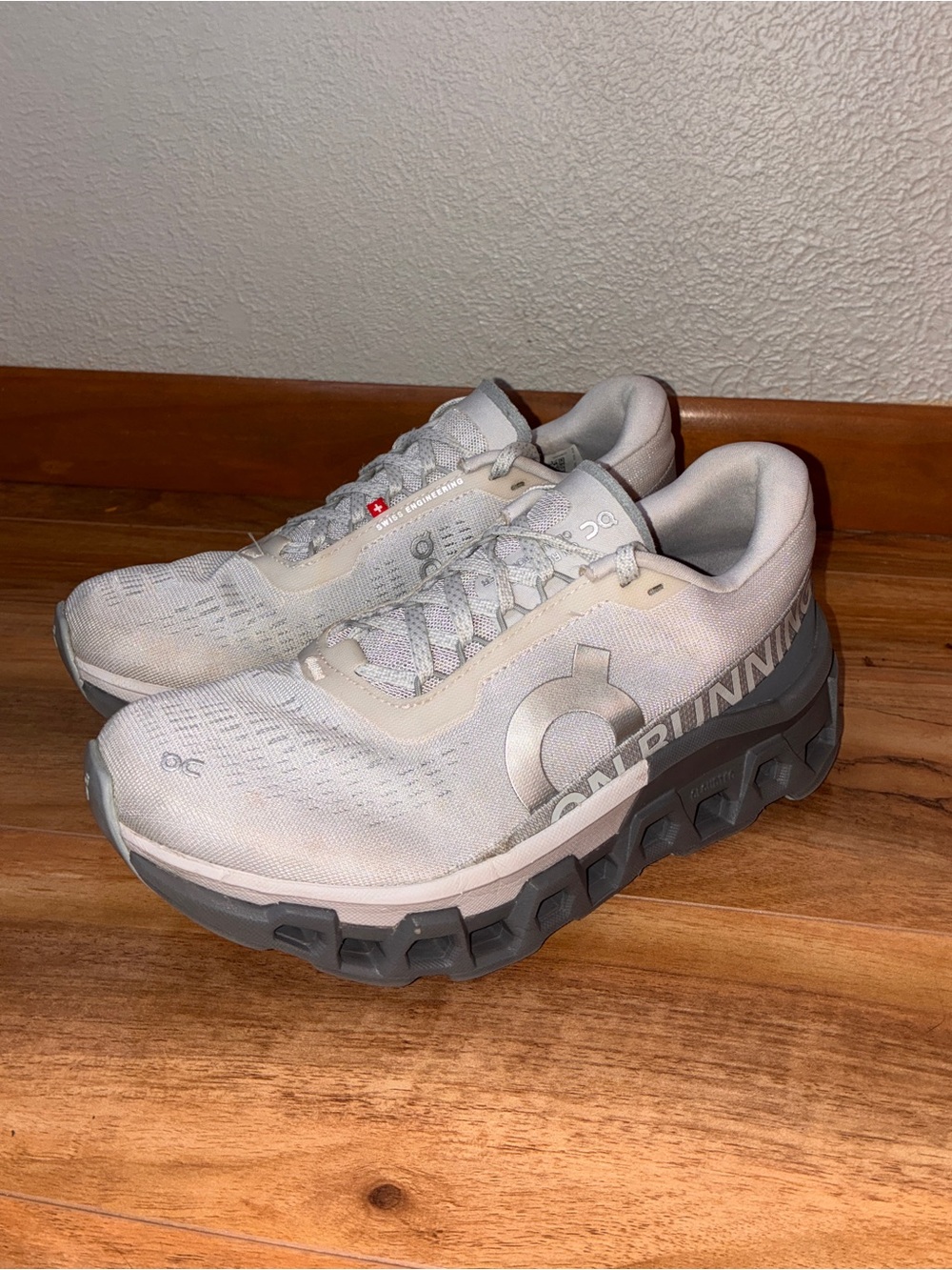 On Cloud Women’s Cloudmonster Athletic Shoe Sneakers, white/gray- size 7